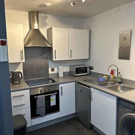 Remarkable 2-Bed Apartment in Wolverhampton Exterior foto